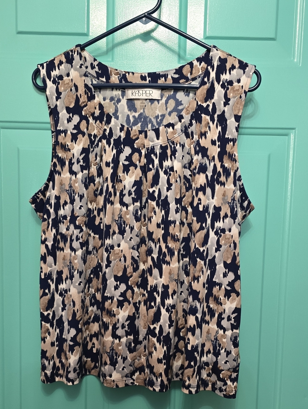 Kasper Sleeveless Abstract Print Camisole in Navy and Tan